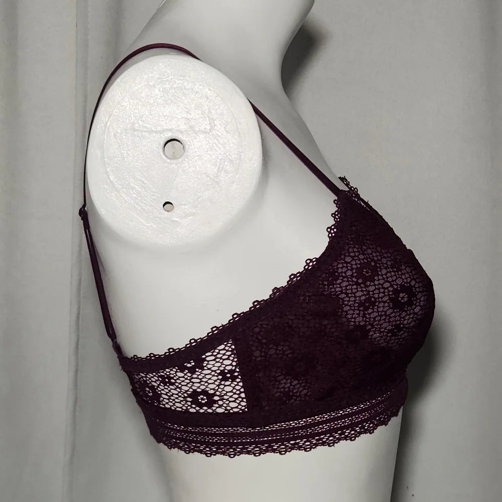 Victoria's Secret Burgandy Daisy Lace Bralette Small